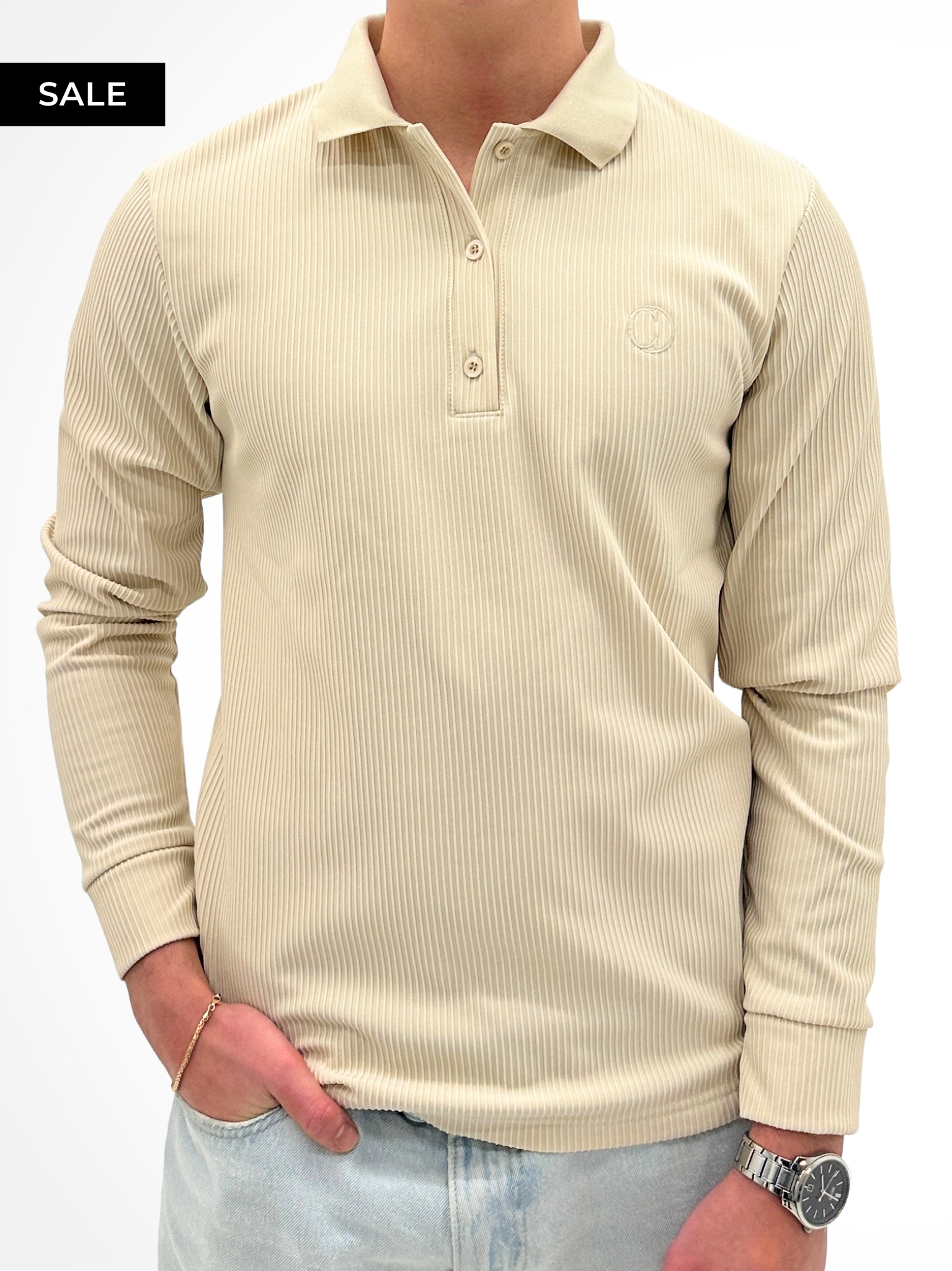 THE RIBBED LONGSLEEVE POLO BEIGE (BACKSIDE)