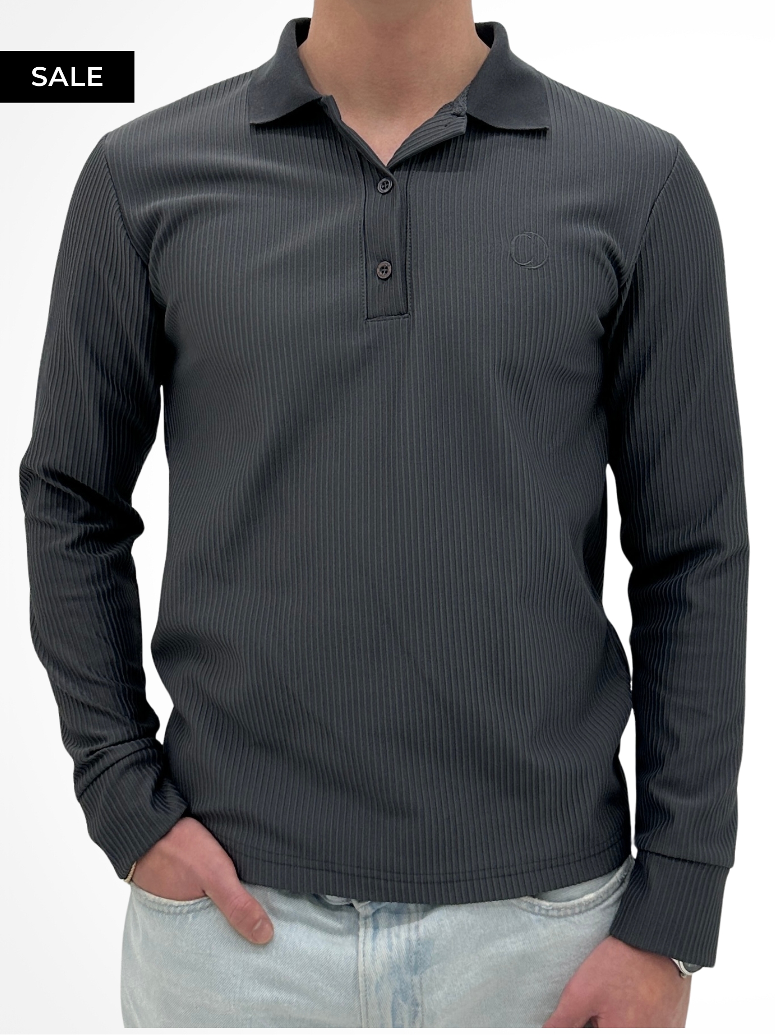 THE RIBBED LONGSLEEVE POLO DARK GREY (BACKSIDE)